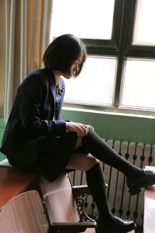 《年轻女教师》在线播放